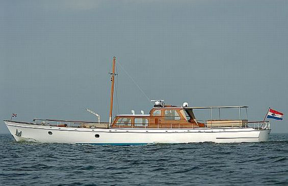 back to classic motor yachts