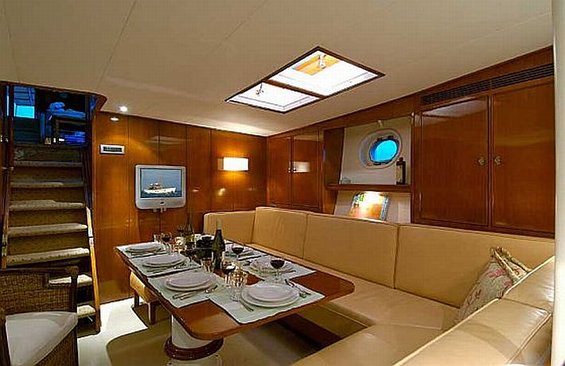 back to classic motor yachts
